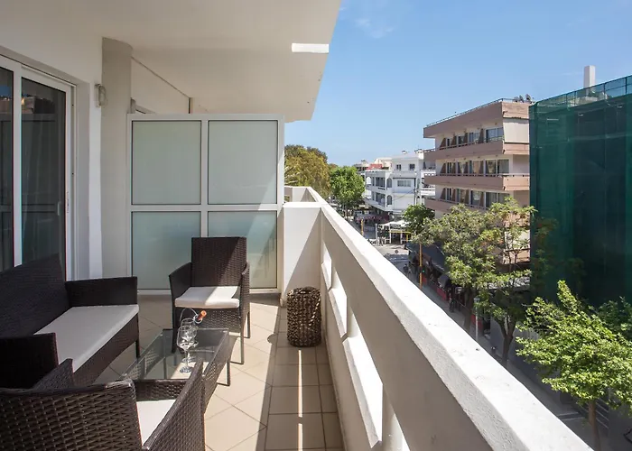 Downtown Horizon View *