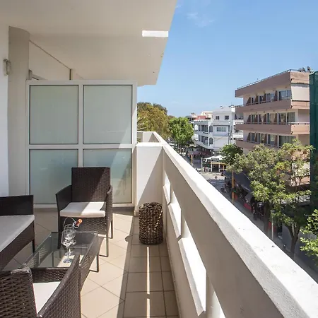 Downtown Horizon View *